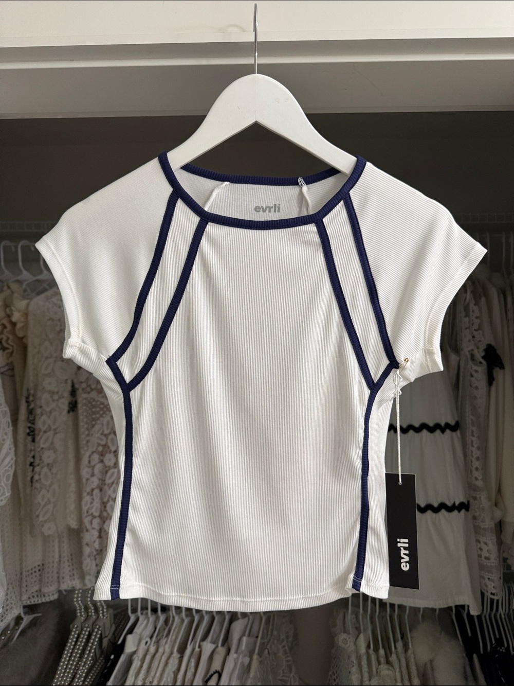 EVRI White Short Sleeve Ribbed Tee with Navy Trim XS NWT